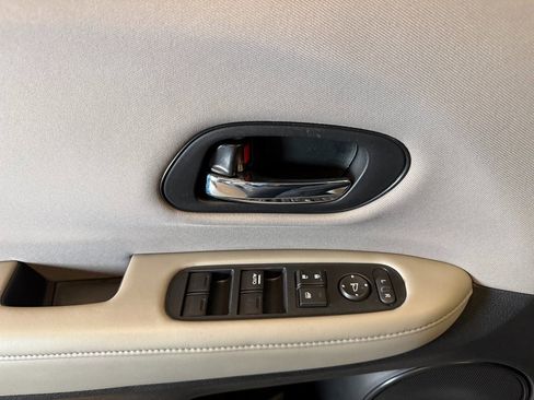 Used 2018 Honda HR-V LX image 15