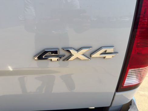 Used 2021 RAM 1500 Classic SLT w/ Luxury Group AWD/4WD image 11