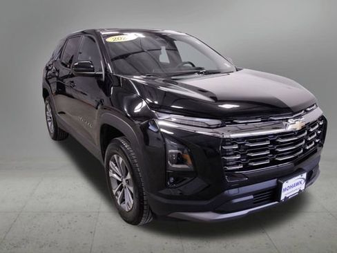 Used 2025 Chevrolet Equinox LT w/ Safety and Technology Package image 8