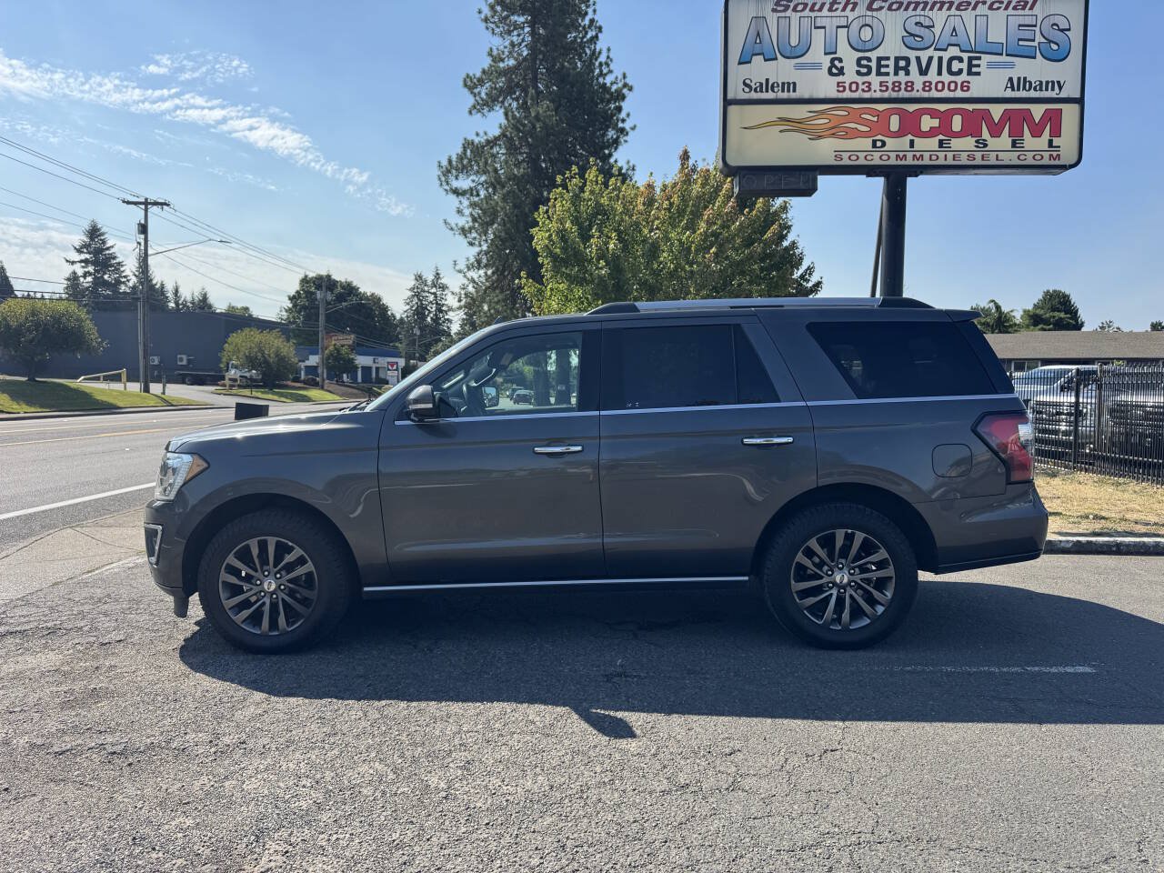 Used 2020 Ford Expedition Limited AWD/4WD image 5