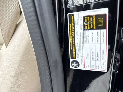 Used 2019 Mercedes-Benz GLC 300 w/ Premium Package image 44