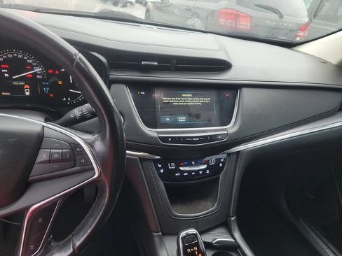 Used 2018 Cadillac XT5 Premium Luxury AWD/4WD image 5