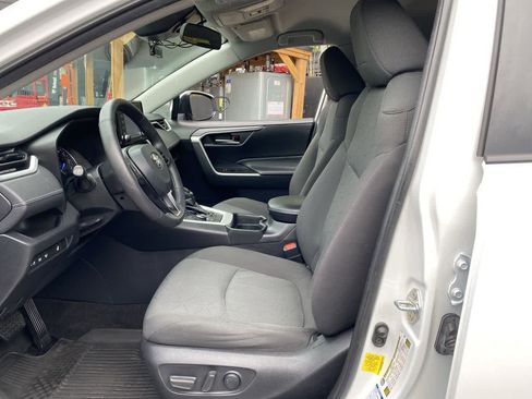 Used 2021 Toyota RAV4 XLE w/ XLE Grade Weather Package AWD/4WD image 12