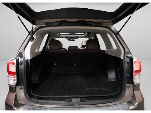 Used 2017 Subaru Forester 2.5i Touring AWD/4WD image 13