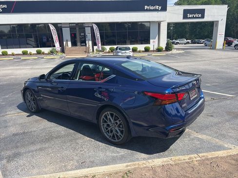 Used 2023 Nissan Altima 2.0 SR FWD image 5