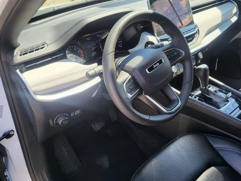 Used 2025 Jeep Compass Limited AWD/4WD image 3