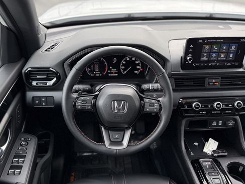 Certified 2025 Honda Pilot TrailSport image 36