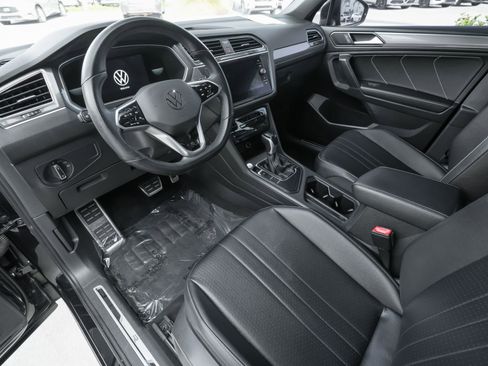 Used 2022 Volkswagen Tiguan SE R-Line image 8