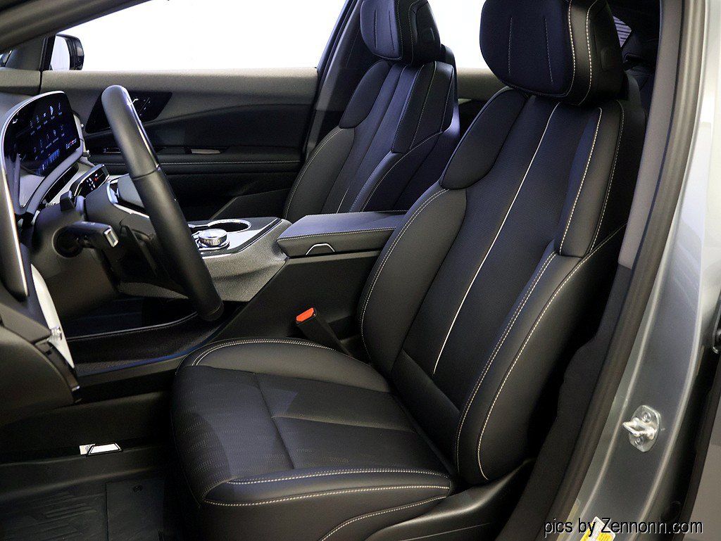 Used 2025 Cadillac Optiq Luxury 2 w/ LPO, Floor Liner Package AWD/4WD image 11