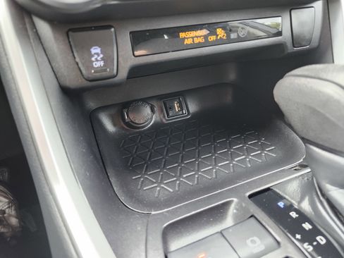 Used 2019 Toyota RAV4 XLE w/ All Weather Liner Package AWD/4WD image 8