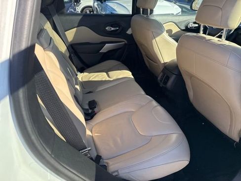 Used 2017 Jeep Cherokee Limited image 5