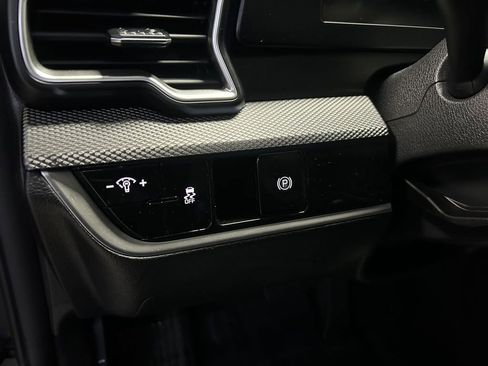 Used 2024 Kia Sportage LX image 21