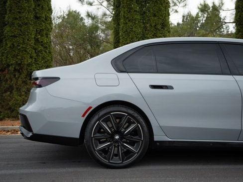 Used 2023 BMW 760i xDrive w/ Executive Package image 10