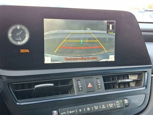 Used 2023 Lexus ES 300h w/ Premium Package image 15