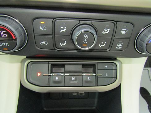 Used 2023 GMC Acadia Denali w/ Denali Ultimate Package AWD/4WD image 31