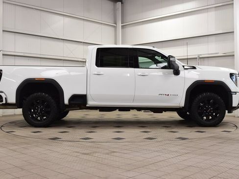 Used 2024 GMC Sierra 2500 AT4 w/ AT4 Preferred Package image 9