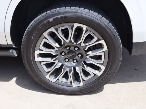 Used 2023 GMC Yukon Denali Ultimate AWD/4WD image 33