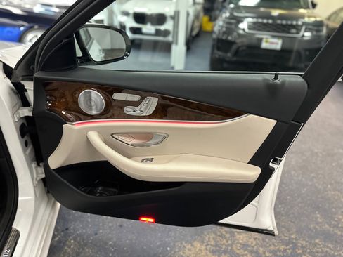 Used 2019 Mercedes-Benz E 300 4MATIC image 31