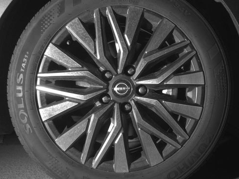 Used 2025 Nissan Altima 2.5 SV image 13