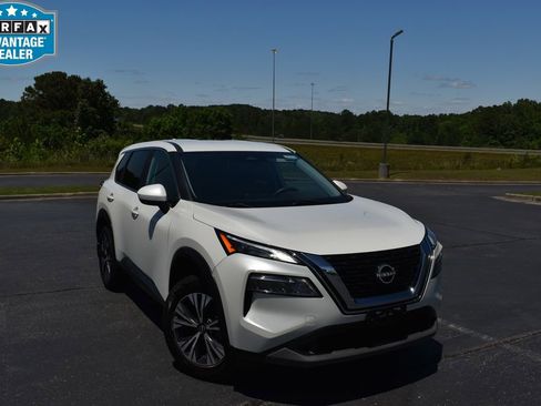 Used 2023 Nissan Rogue SV FWD image 1