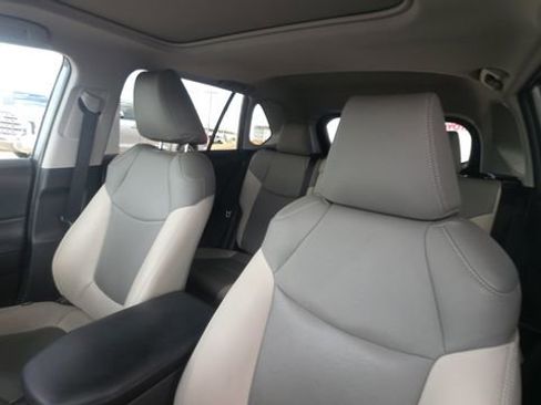 Used 2021 Toyota RAV4 XLE w/ Convenience Package FWD image 14