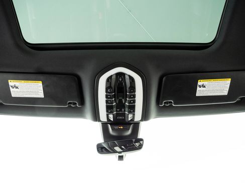 Used 2023 Porsche Macan AWD/4WD image 19
