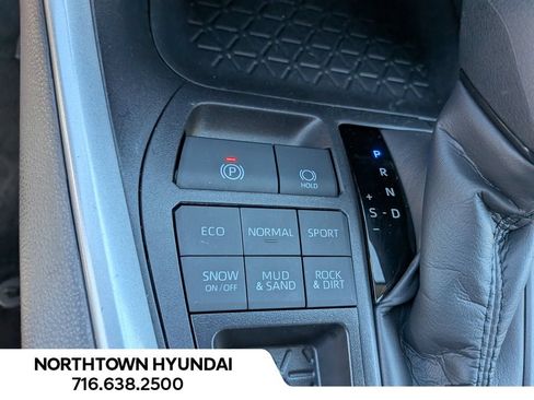 Used 2025 Toyota RAV4 XLE AWD/4WD image 15