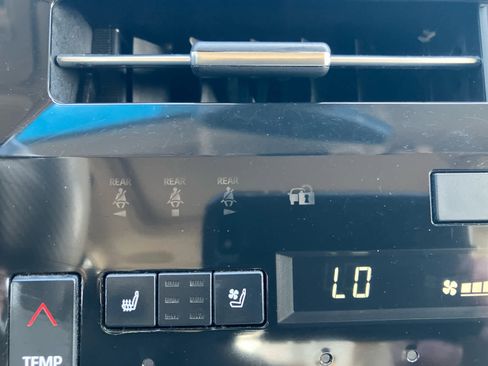 Used 2019 Toyota Avalon Limited w/ Advanced Safety Package image 29