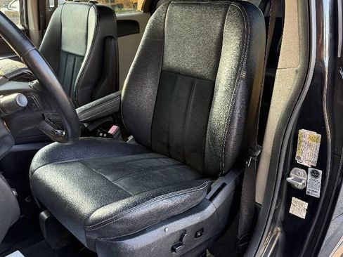 Used 2018 Dodge Grand Caravan SXT FWD image 31