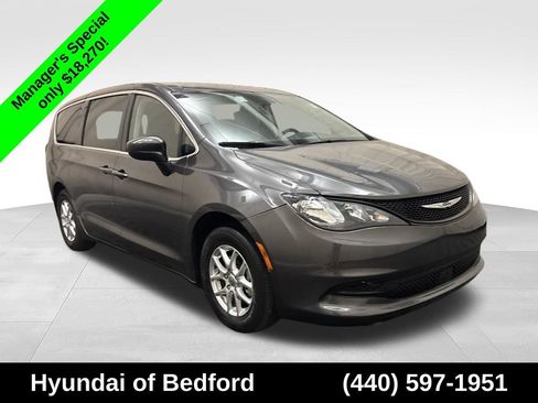 Used 2023 Chrysler Voyager LX FWD image 3
