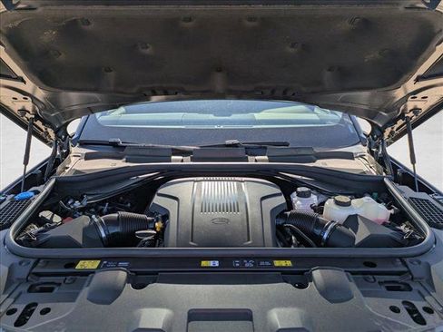 New 2025 Land Rover Range Rover SE image 17