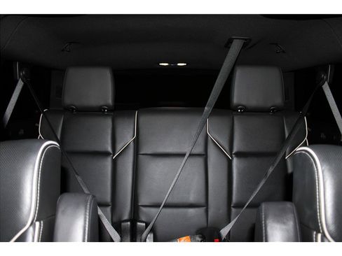 Used 2022 Cadillac Escalade ESV Premium Luxury image 18