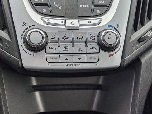 Used 2013 Chevrolet Equinox LS image 22