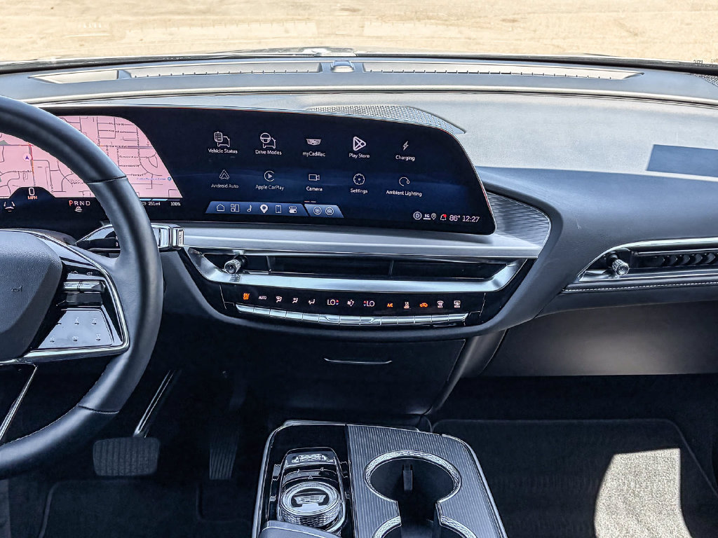 Used 2025 Cadillac Lyriq Luxury AWD/4WD image 12