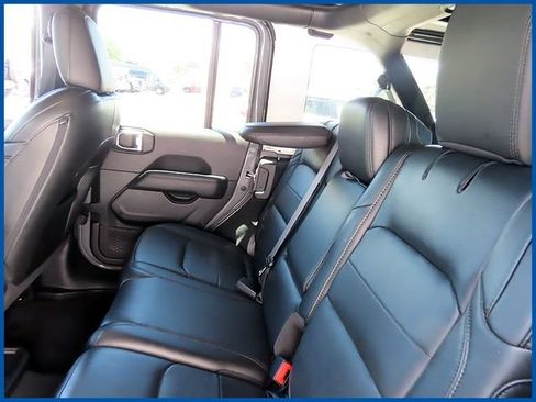 Used 2023 Jeep Wrangler Unlimited Sahara AWD/4WD image 10