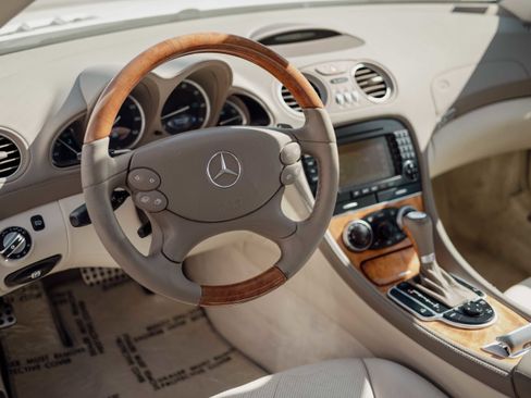 Used 2008 Mercedes-Benz SL 550 w/ P1 Pkg image 9