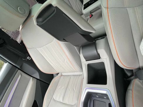 Used 2022 Audi e-tron Chronos w/ Chronos Package image 31