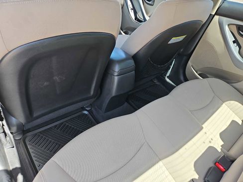 Used 2014 Hyundai Elantra SE image 17