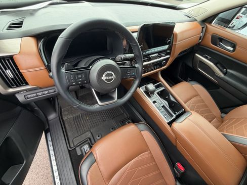 Used 2022 Nissan Pathfinder Platinum w/ Cargo Package FWD image 7