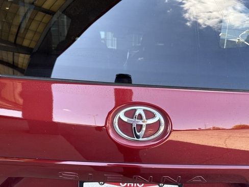 Used 2016 Toyota Sienna XLE Premium FWD image 4