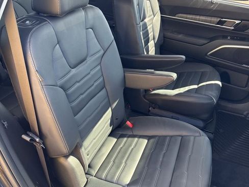 Used 2025 Kia Telluride SX Prestige image 31