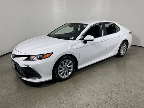 Certified 2022 Toyota Camry LE image 7