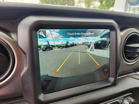 Used 2021 Jeep Gladiator Sport image 31