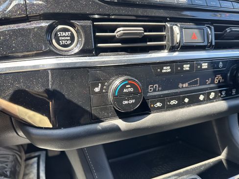 Used 2023 Nissan Pathfinder SL w/ SL Premium Package AWD/4WD image 29