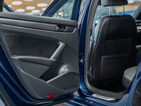 Used 2021 Volkswagen Passat 2.0T R-Line image 38