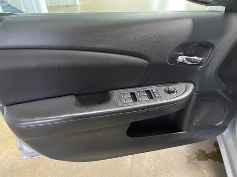 Used 2014 Chrysler 200 Touring image 4