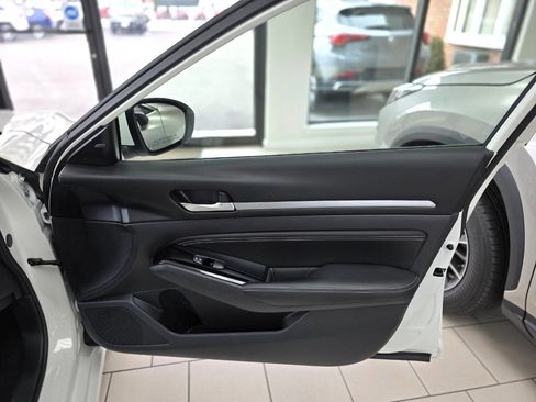 Used 2023 Nissan Altima 2.5 SV w/ SV Premium Package image 21