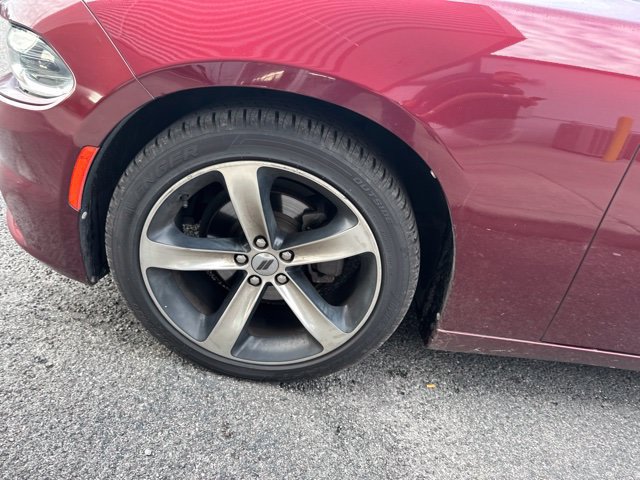 Used 2017 Dodge Charger SE RWD image 3