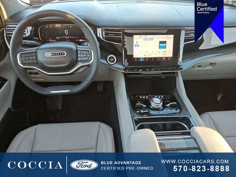 Used 2022 Jeep Wagoneer Series III w/ Premium Group I image 12