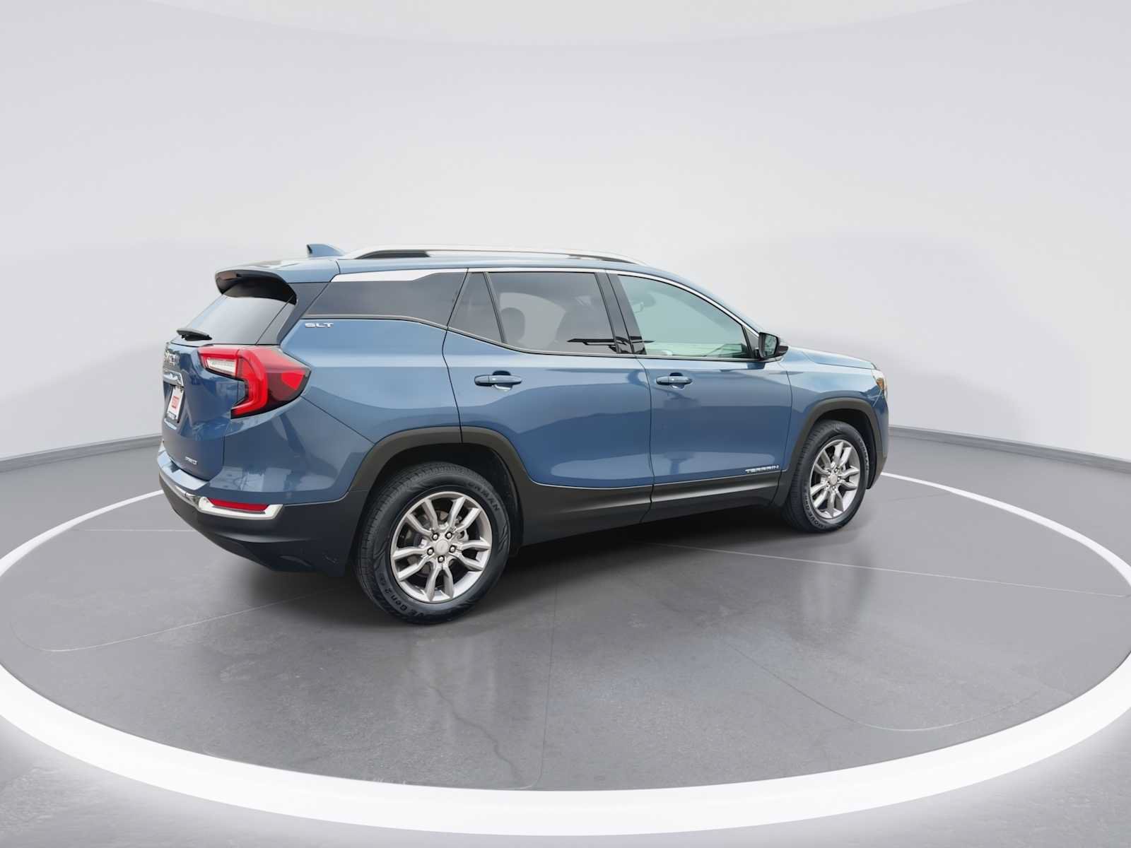 Used 2024 GMC Terrain SLT AWD/4WD image 8